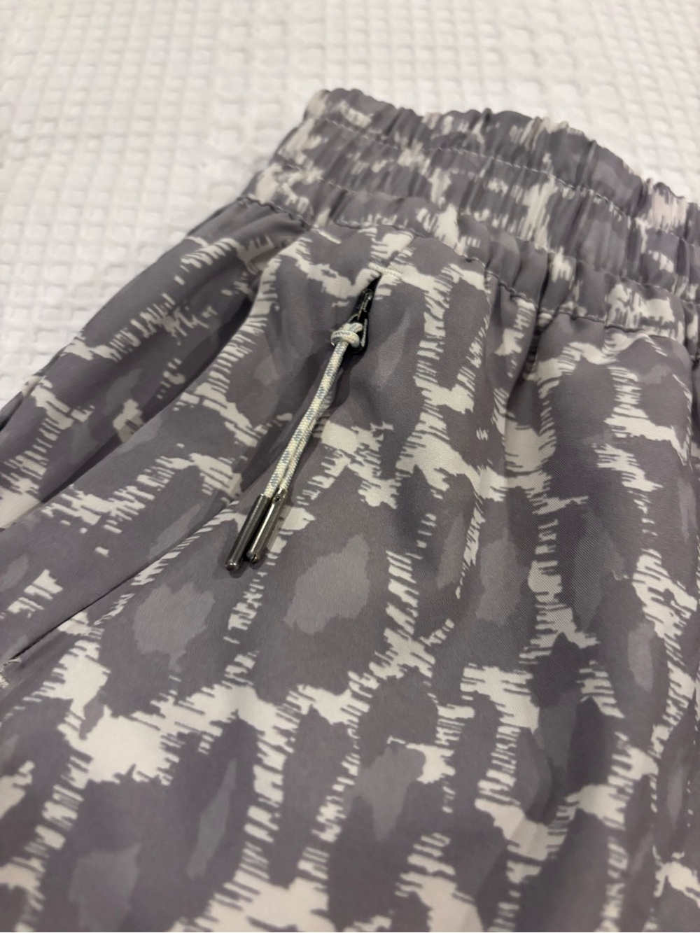 Vuori Shorts - Picture 3 of 5